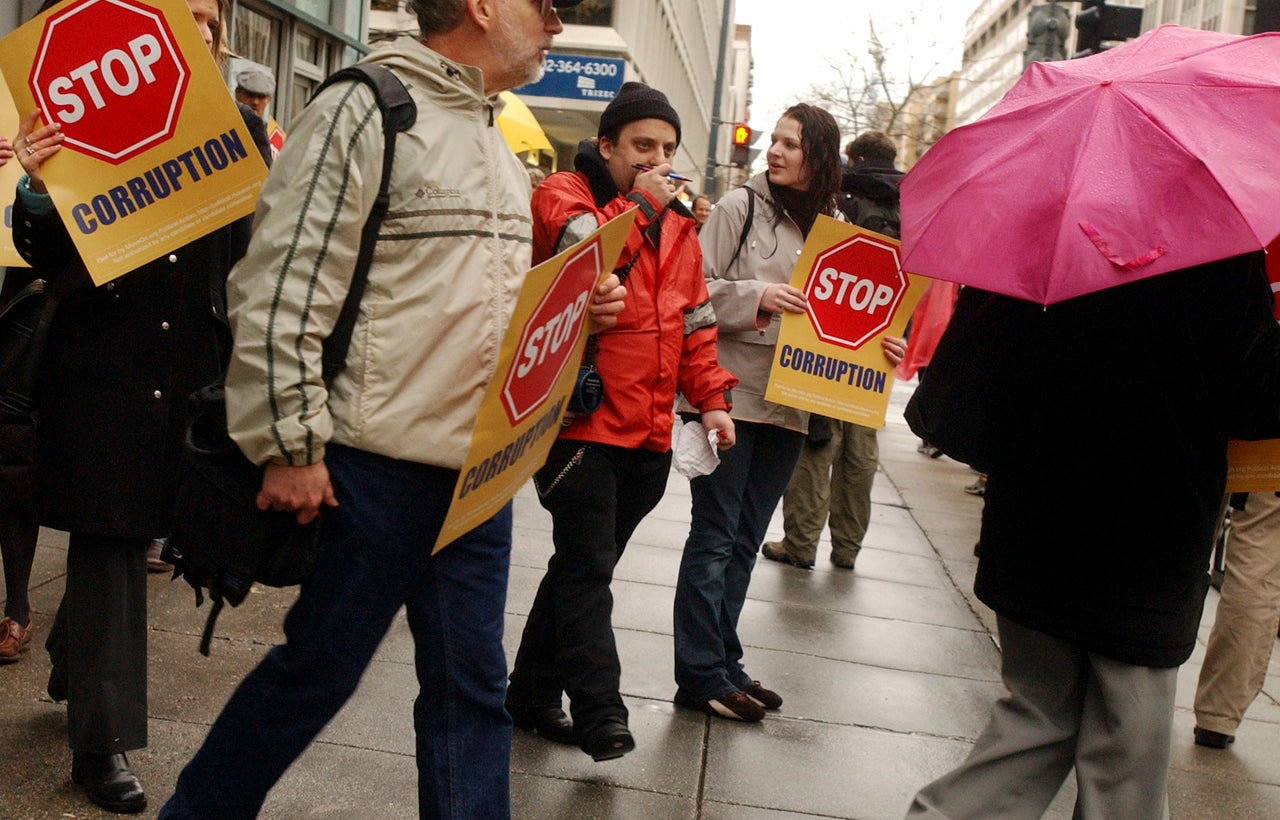 Scott Goodstein (center) participates in a January 2006 rally organized by MoveOn.org Political Action as part of a nationwide anti-corruption campaign.