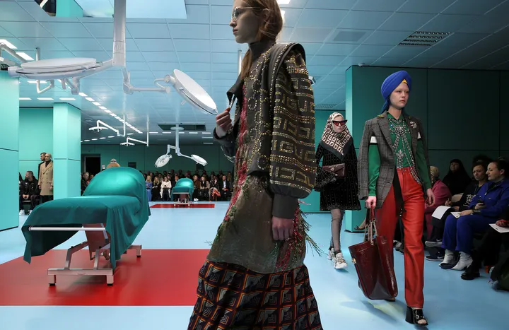 Models Carried Their Own Severed Heads At Gucci's Nightmarish Milan Fashion  Show | HuffPost Life
