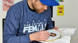 Lo que aprendí sobre masculinidad cuando empecé a hacer punto de