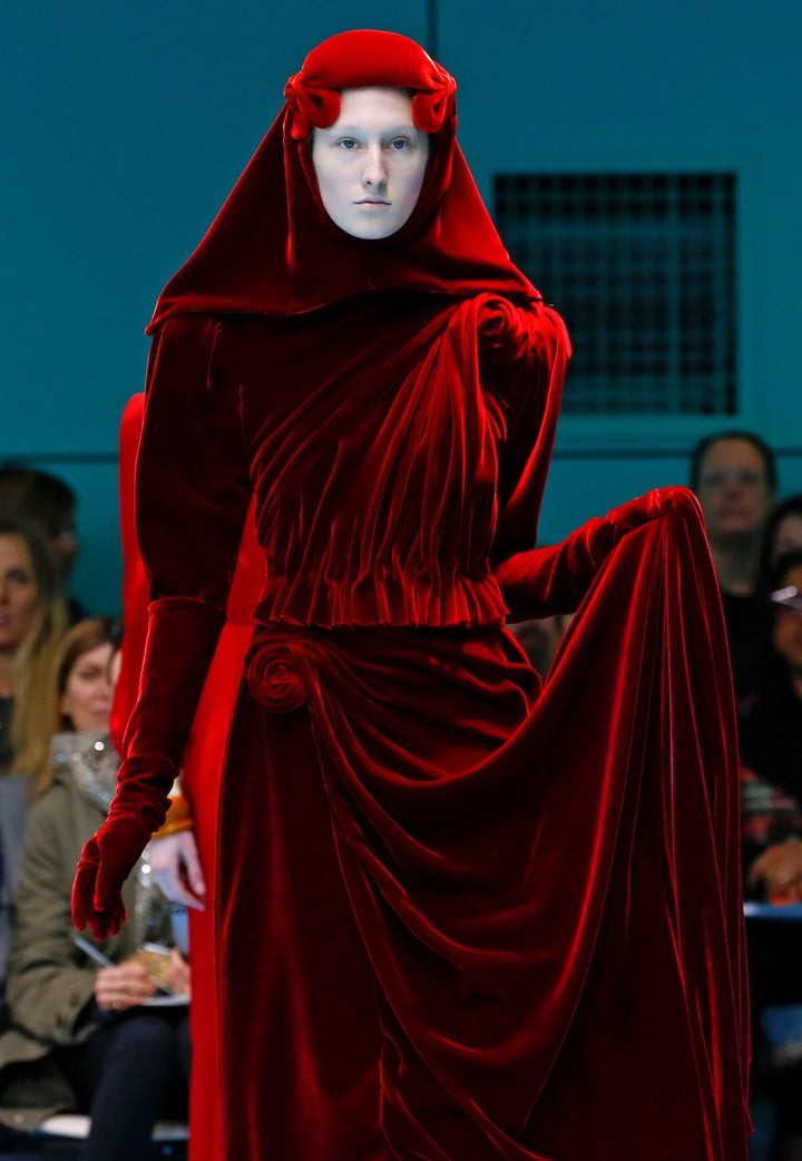 Models Carried Their Own Severed Heads At Gucci's Nightmarish Milan ...