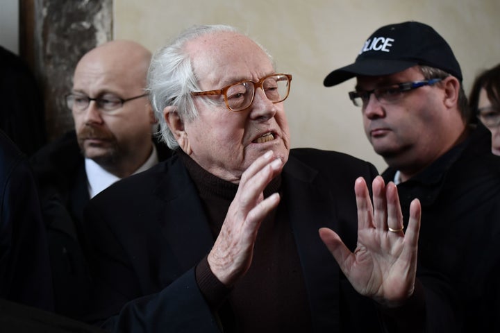 Jean-Marie Le Pen is threatening to crash the party's congress.