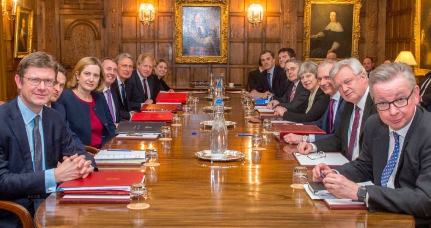 <strong>Theresa May's 'Brexit war cabinet' at Chequers</strong>