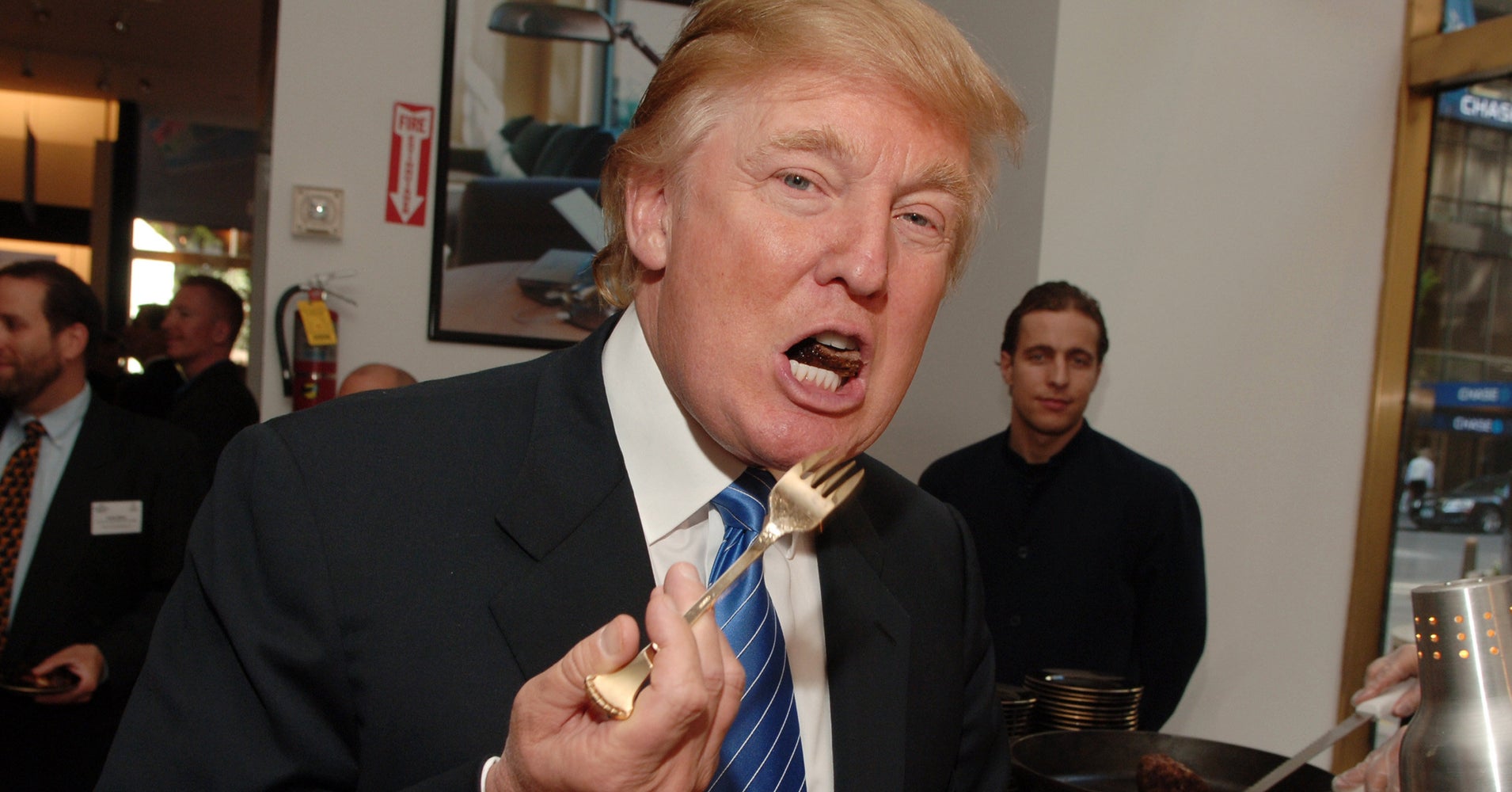 Tweeters Barf Over Sweepstakes Prize Of Dinner With Donald Trump | HuffPost