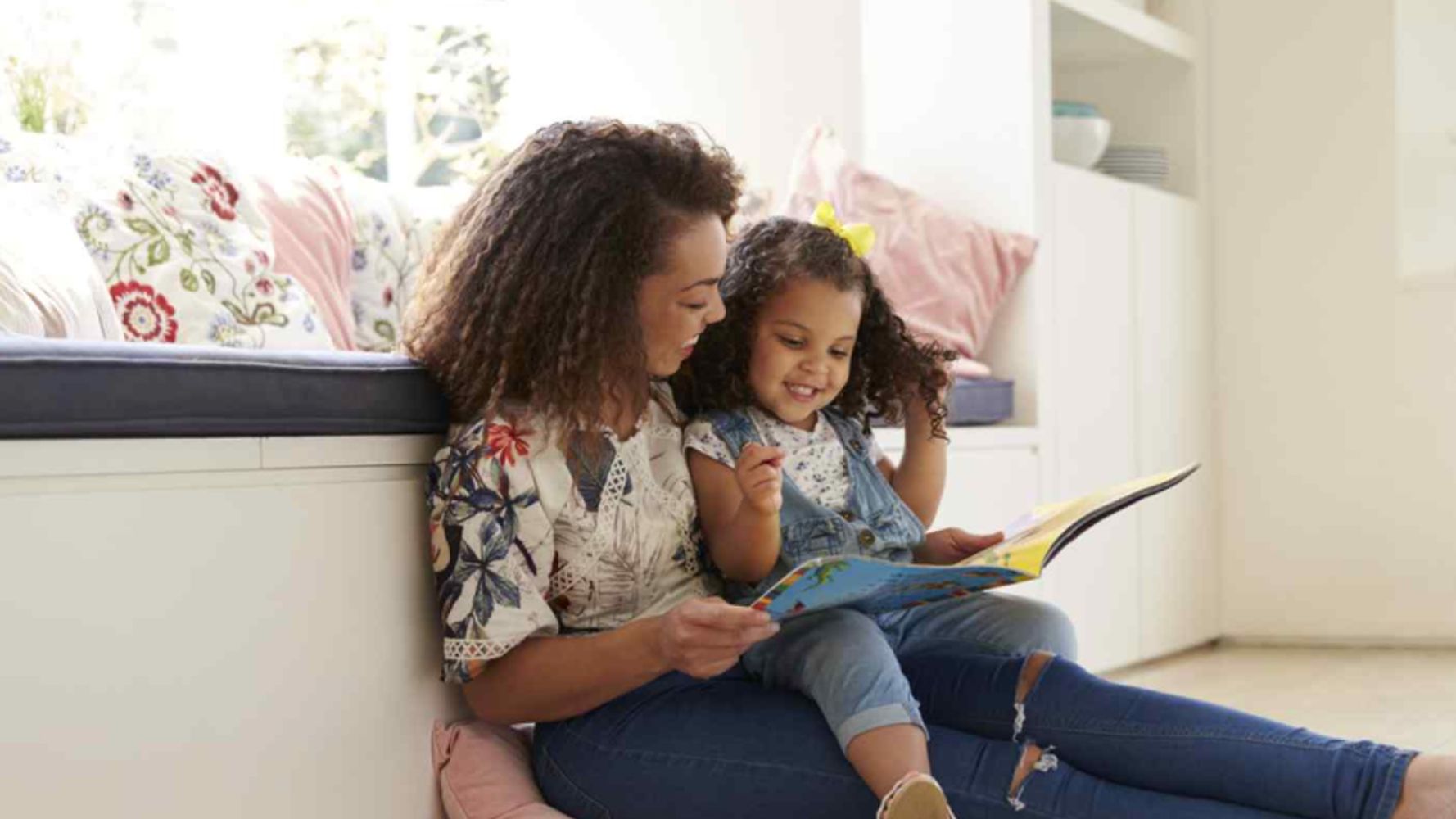 5 Signs Your Child Already Loves Reading | HuffPost Life