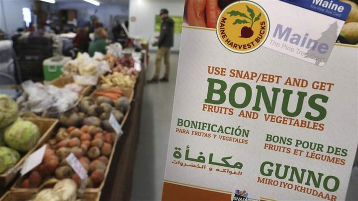 <p>A sign advertises a program that allows food stamp recipients to use their electronic benefit transfer cards to shop at a farmers market in Topsham, Maine. Some cities and states are experimenting with ways to entice food stamp recipients to eat more fruits and vegetables. </p>