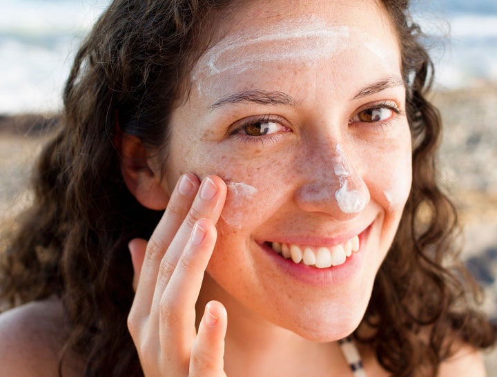 Is Sunscreen More Effective If You Apply It Before Or After Moisturizer Is Sunscreen More Effective If You Apply It Before Or After Moisturizer