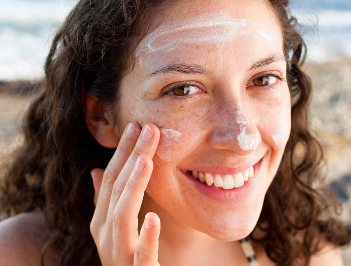 Is Sunscreen More Effective If You Apply It Before Or After Moisturizer 