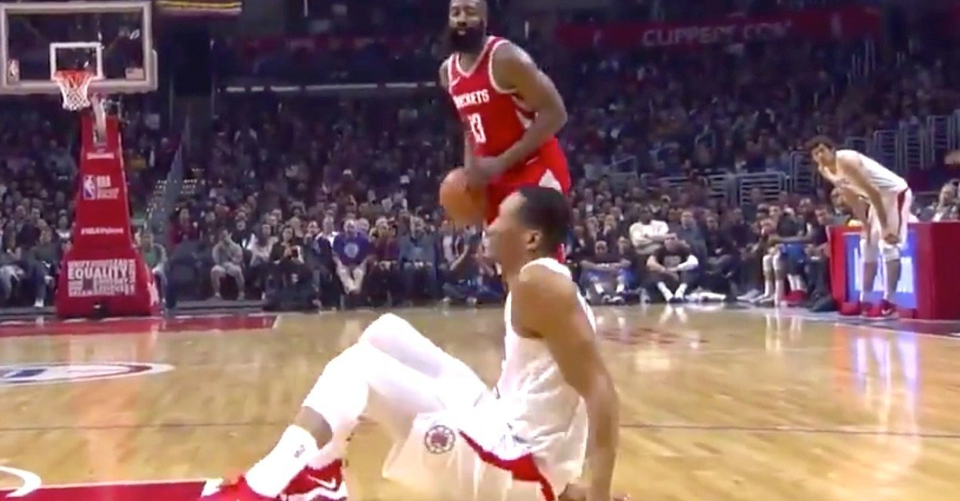 詹皇贊哈登致命晃倒:我也想學 小Thomas:幸好背景不是我-黑特籃球-NBA新聞影音圖片分享社區