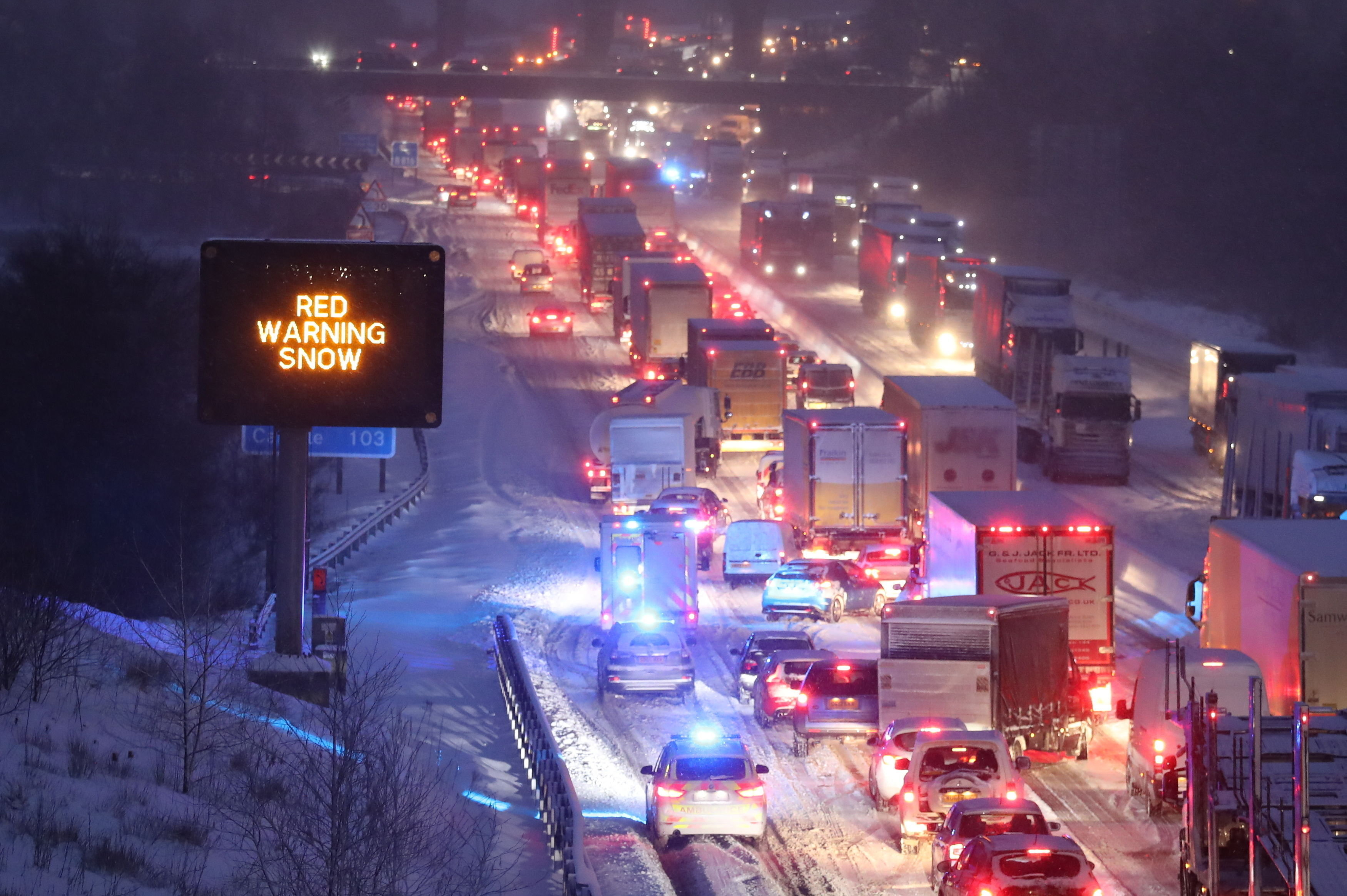 <strong>Drivers stranded in cars overnight on&nbsp;the M80 due to snow and freezing temperatures.</strong>