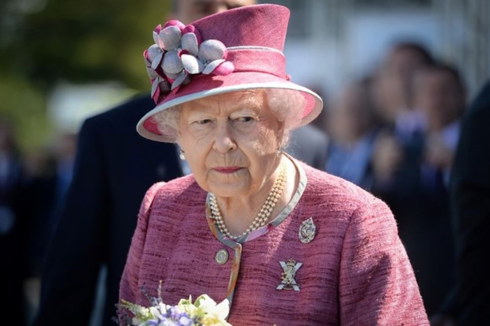 <strong>A teenager tried to assassinate Queen Elizabeth II during a trip to New Zealand</strong>