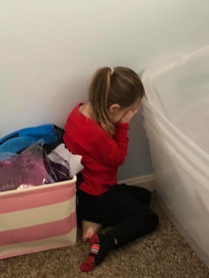 37 Photos That Show How Hilariously Bad Little Kids Are At Hiding