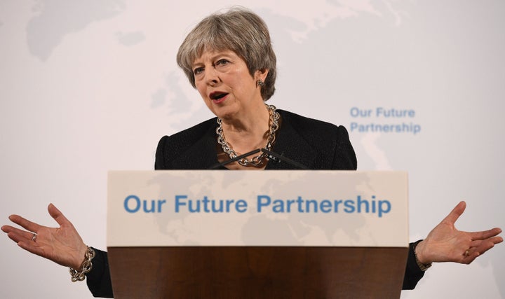 <strong>Theresa May delivers a speech at the Mansion House in London on the UK's economic partnership with the EU after Brexit.</strong>