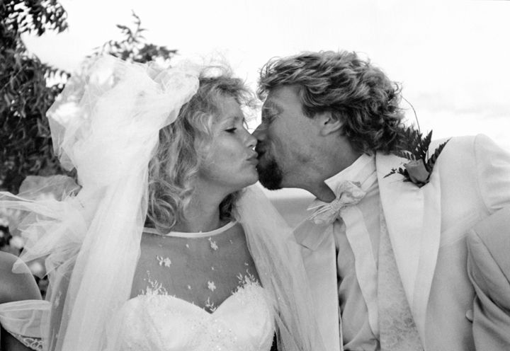 Στιγμιότυπο από το γάμο του Branson και της συζύγου του στο νησί Necker. 