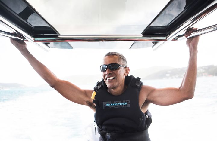 Ο τέως Αμερικανός πρόεδρος, Μπάρακ Ομπάμα, κατά τις διακοπές του στο νησί. 