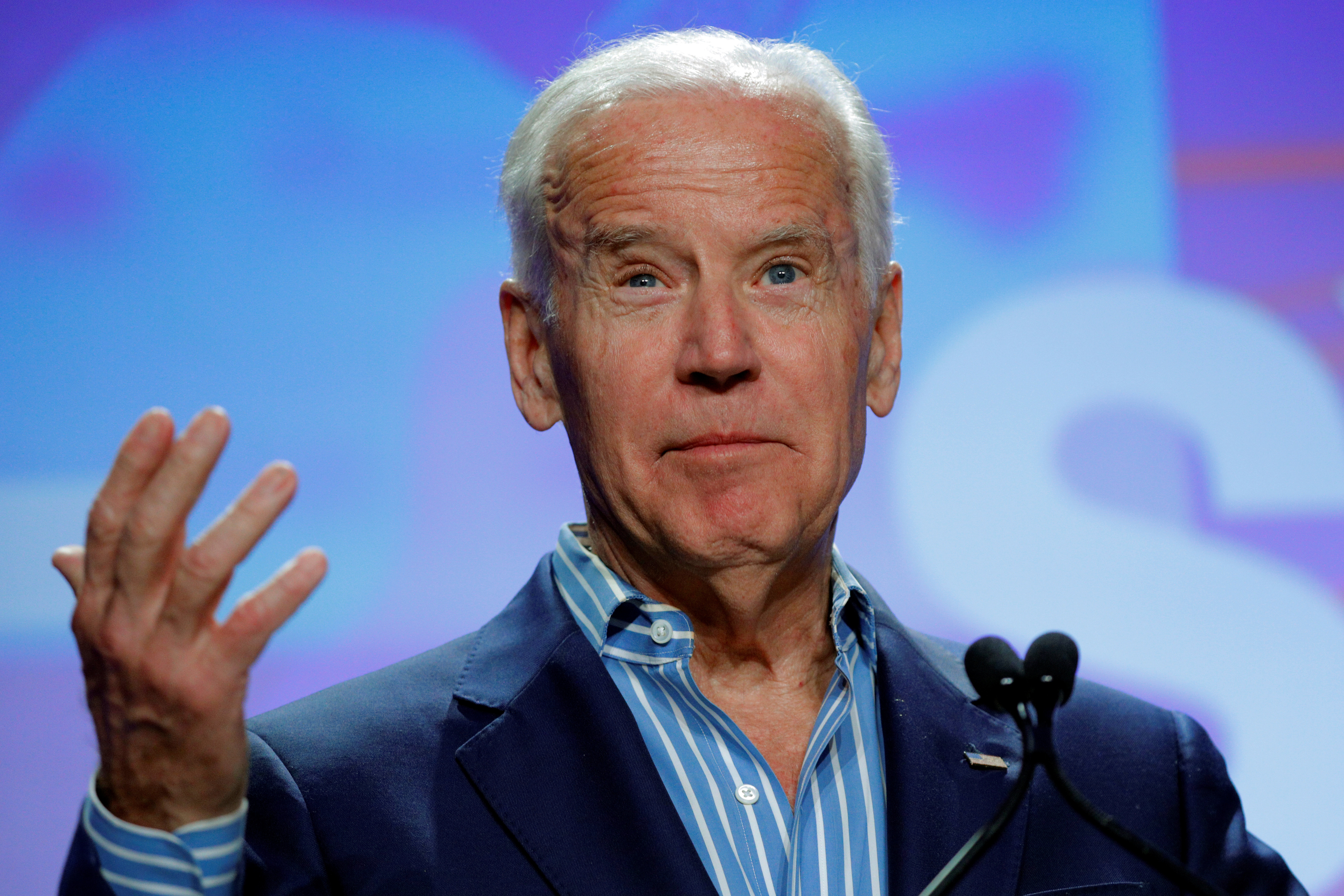 Viral Photo Of Joe Biden's Chat With A Homeless Man Is Melting Frozen ...