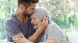 Στηρίζοντας τους ανθρώπους σε ένα σοβαρό πρόβλημα υγείας: Όσα πρέπει να πείτε και να κάνετε για να τους