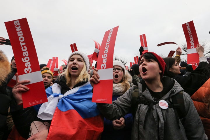 Protesters walk through St. Petersburg in support of Navalny's election boycott, Jan. 28, 2018.