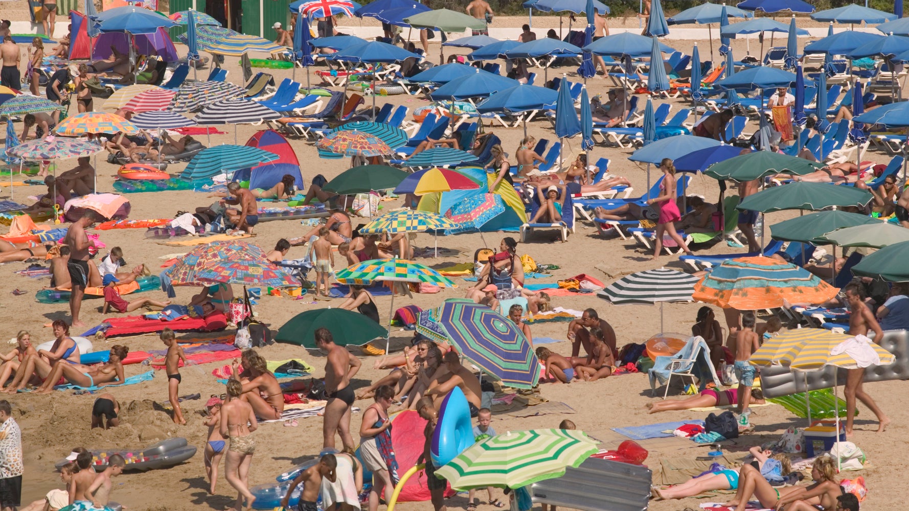 15 Popular Travel Destinations You Should Avoid In The Summer