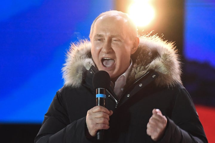 <strong>Putin led chants of 'Russia' at a rally in Moscow </strong>