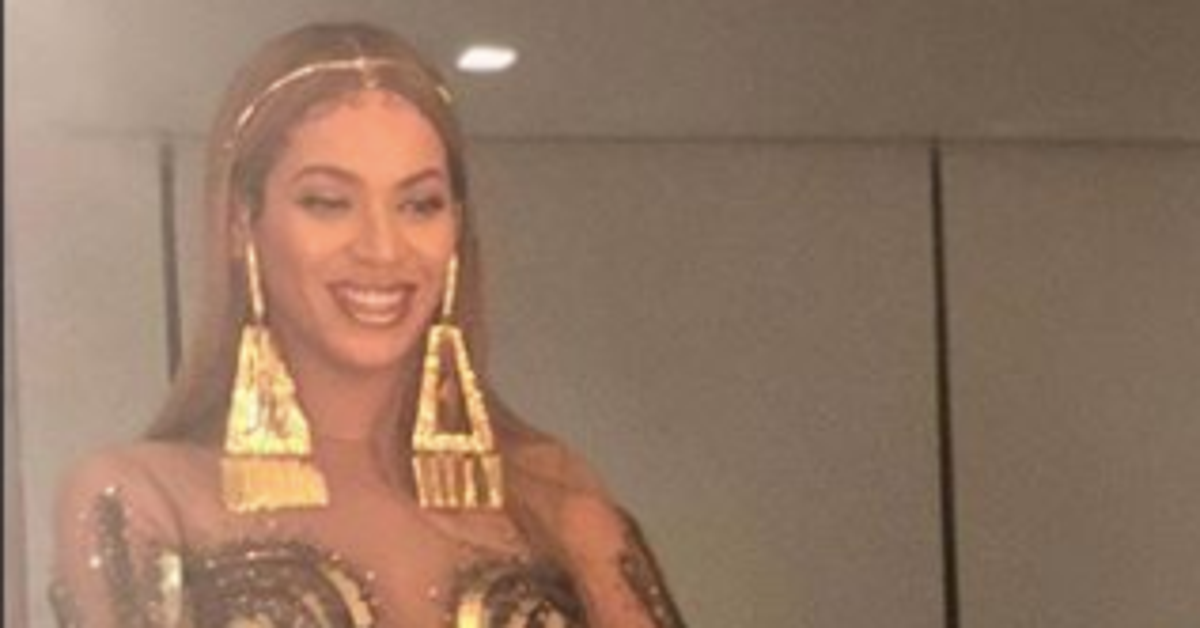 Beyoncé And Blue Ivy Glitter In Gold At The 2018 Wearable Art Gala ...