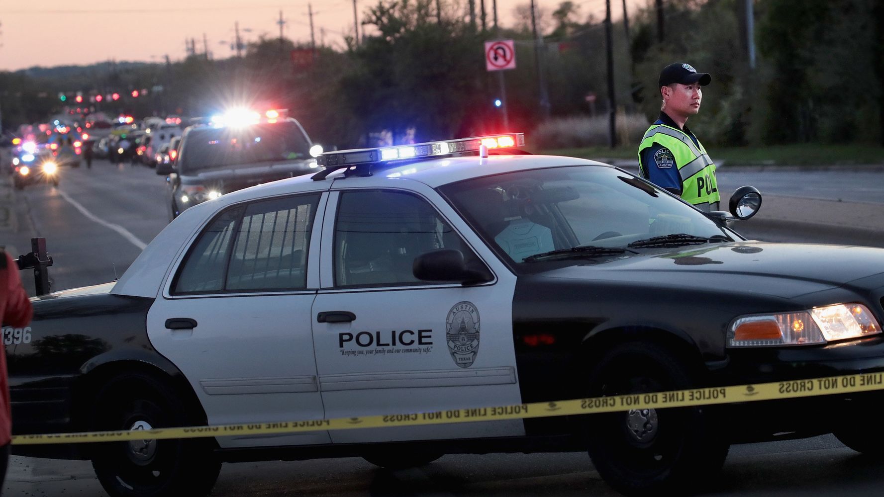 Suspected Austin Bomber Dead In Confrontation With Police | HuffPost null