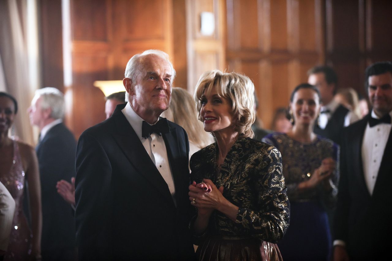 Mike Farrell and Judith Light in "The Assassination of Gianni Versace."