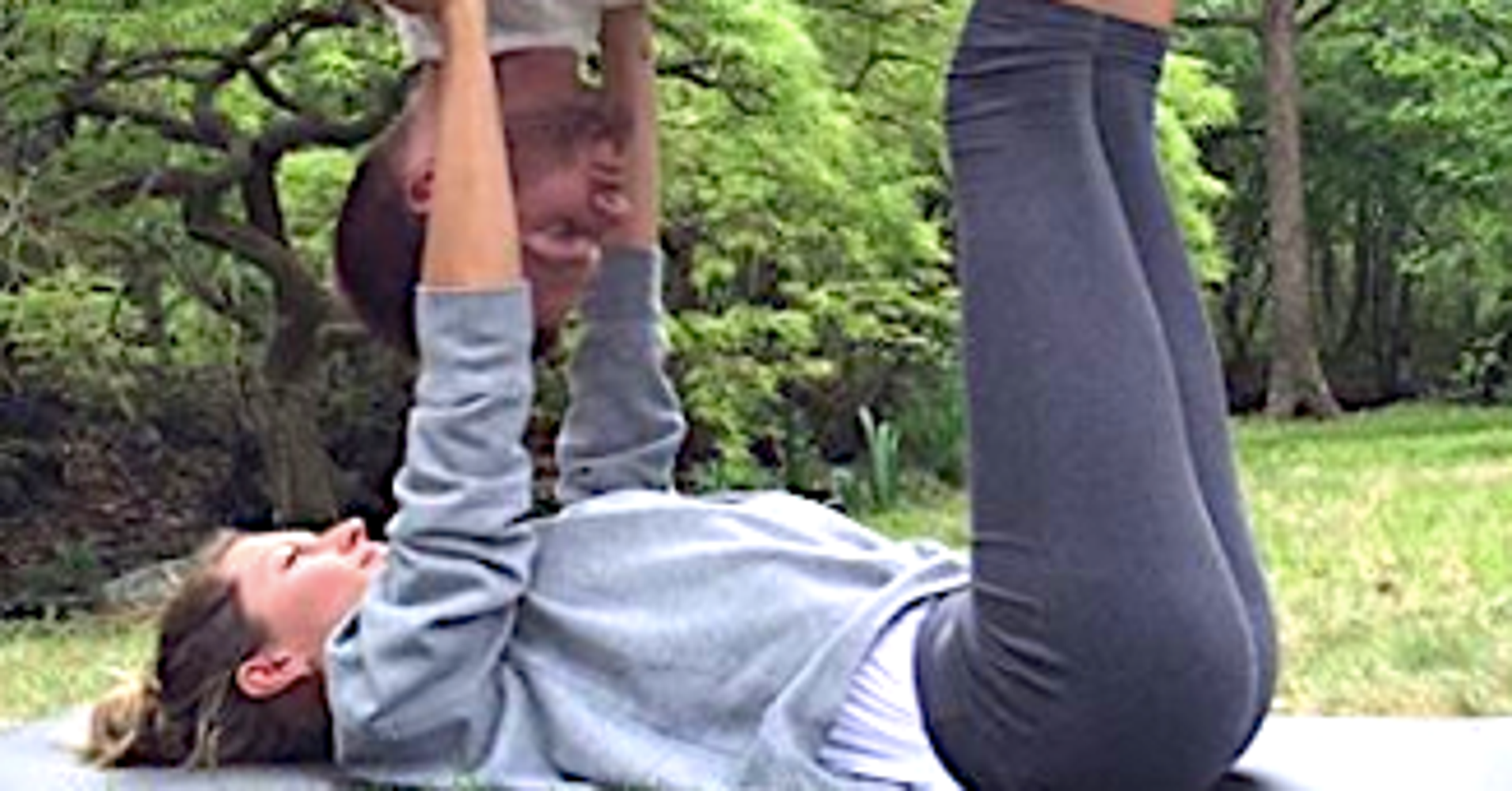 Gisele Bündchen Holds Up Tom Brady Like It's No Big Deal ...