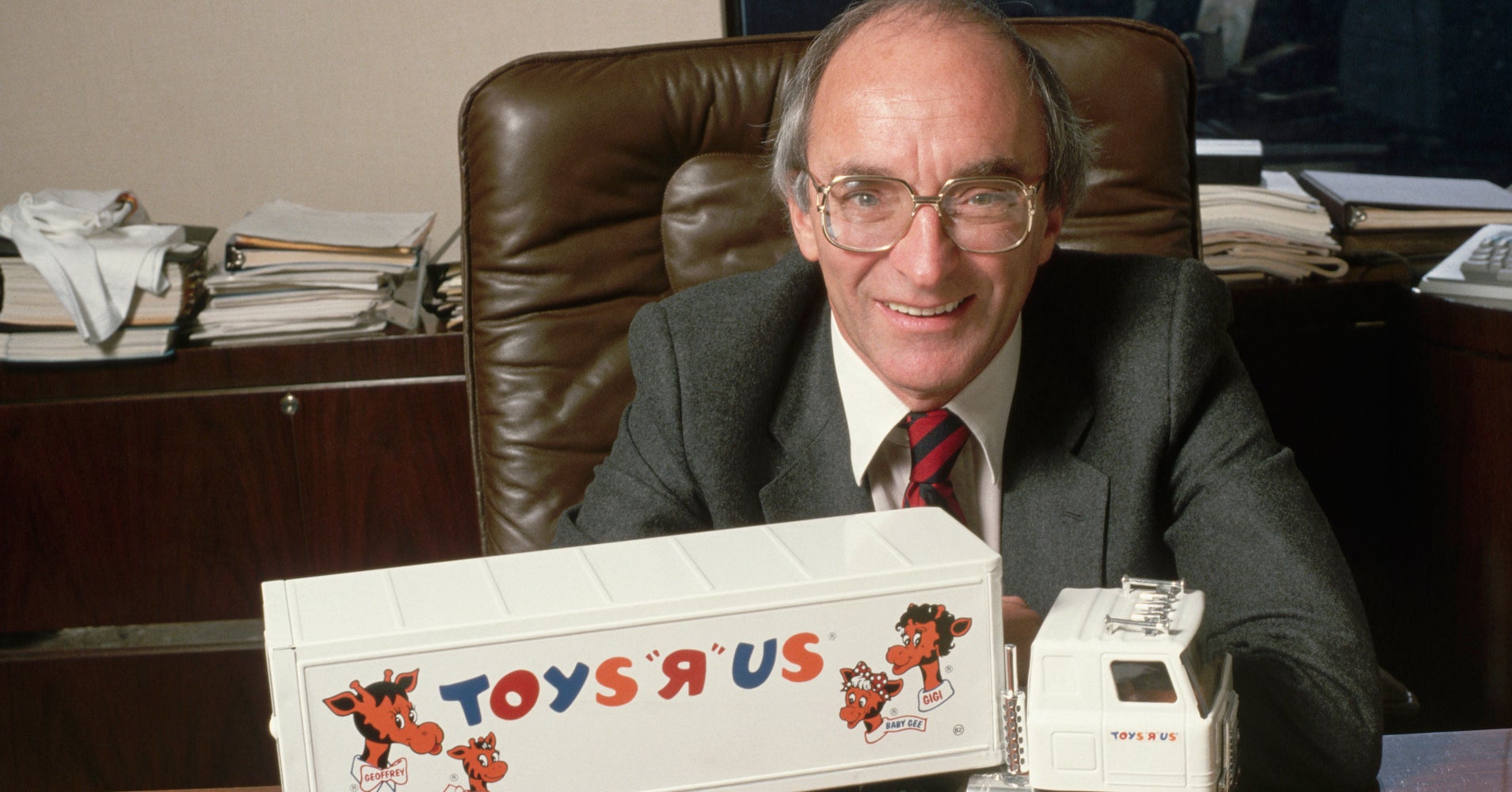 Toys R Us Founder Charles Lazarus, 94, Dies As His Empire Comes To A(00)
