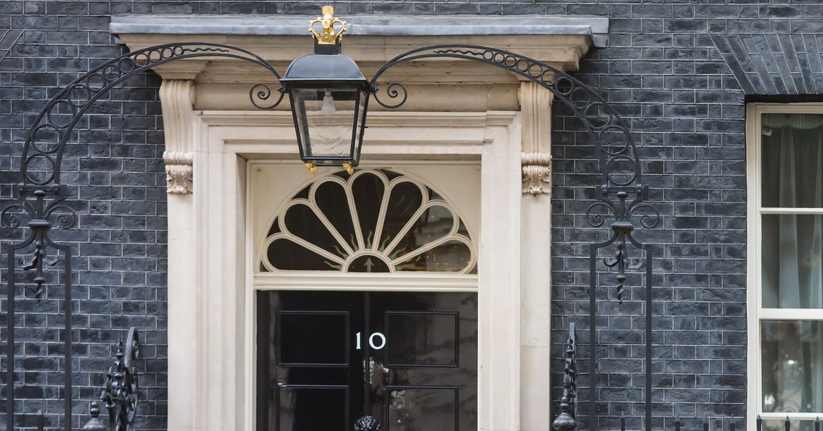 10 downing street. Даунинг-стрит 10 в Лондоне. Улица Даунинг стрит в Лондоне. Резиденция на Даунинг стрит. Резиденция премьер-министра на Даунинг стрит.