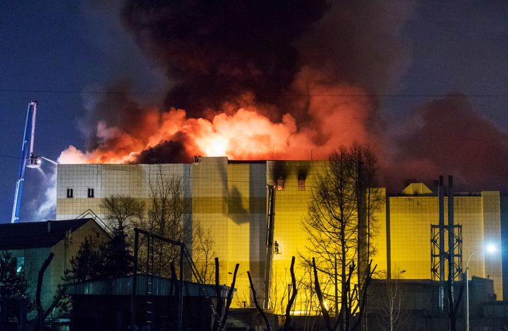 The Zimnyaya Vishnya shopping centre in the Siberian city of Kemerovo caught fire on Sunday. Cause of the deadly blaze is unknown.