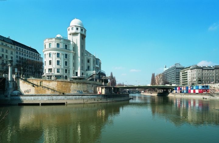 Αποκατάσταση και επέκταση του Πολιτιστικού κέντρου Wiener Urania, 1999-2003