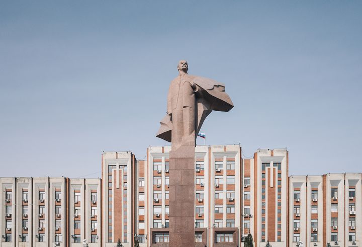 Το άγαλμα του Λένιν στο Κοινοβούλιο