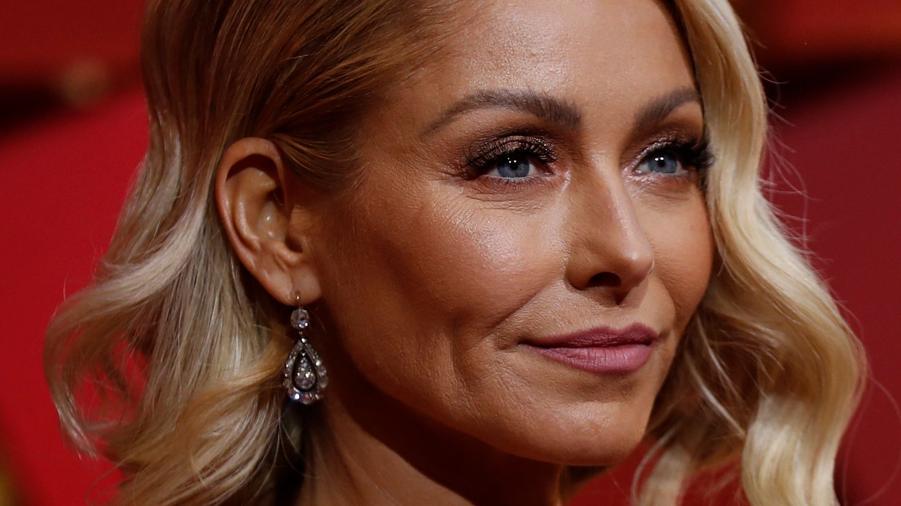 Kelly Ripa Body Shamed For Wearing A Bikini Huffpost Entertainment