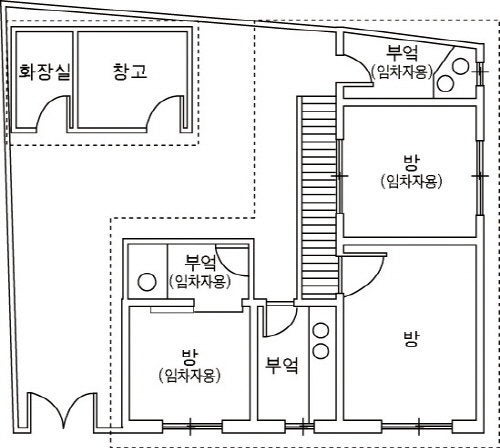 1960~70년대 저소득층이 거주하는 달동네 가옥의 평면도. 부엌은 세대 별로 구분돼 있지만, 화장실은 공동으로 이용해야만 했다.
