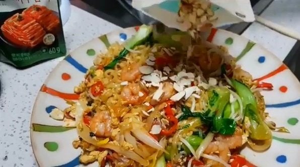 라면 팟타이.