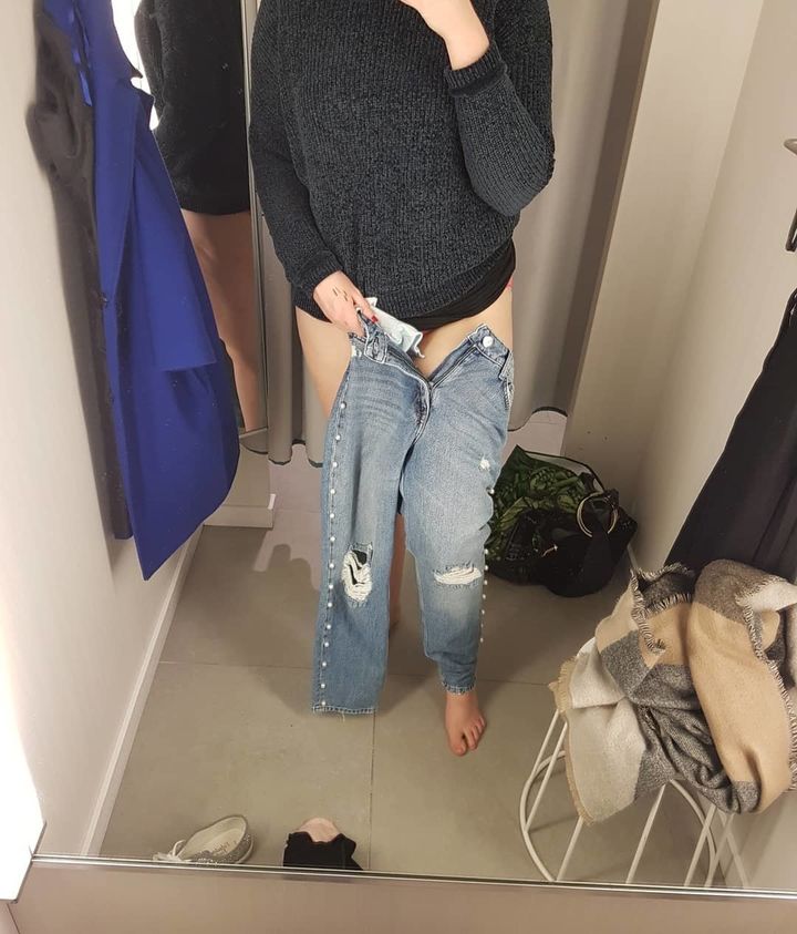 Rebecca Parker shared a photo taken in an H&M changing room to show her struggle to get into the jeans.