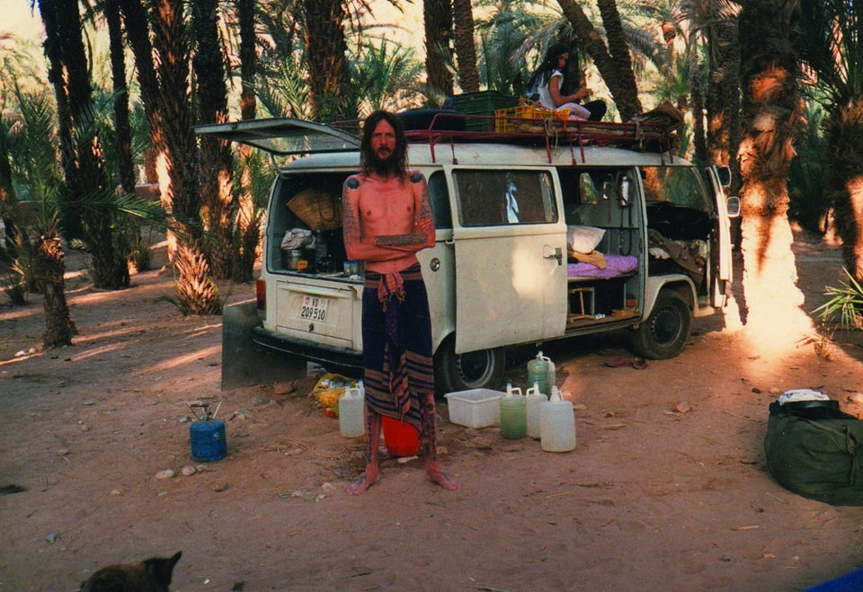 Felix, Ajja et le bus Baga Beach à l'oasis d'Akka, 1988.