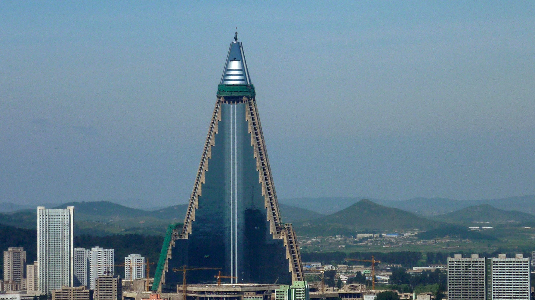 largest hotel in the world north korea