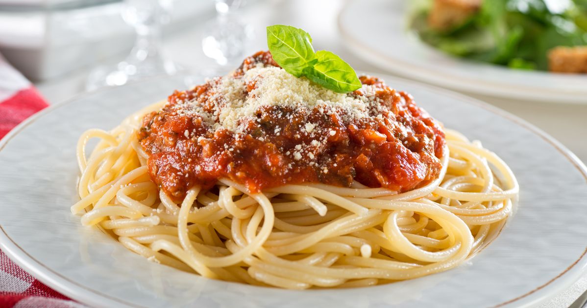 Спагетти болоньезе томатная паста. Паста спагетти болоньезе. Паста болоньезе Италия. Паста болоньезе черри. Паста болоньезе с томатной пастой.