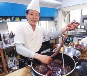 옥류관 요리사 윤종철씨.