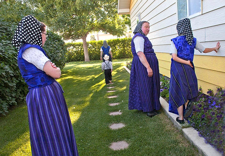 Women's garments must be identical in construction, but may vary in pattern and color.
