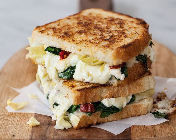 <strong>Get the&nbsp;<a href="https://www.foodiecrush.com/spinach-and-artichoke-grilled-cheese-and-grilled-cheese-academy-con