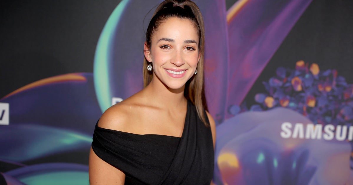 Aly Raisman Reminds Sexual Abuse Survivors 'It’s OK To Not Be OK(02)