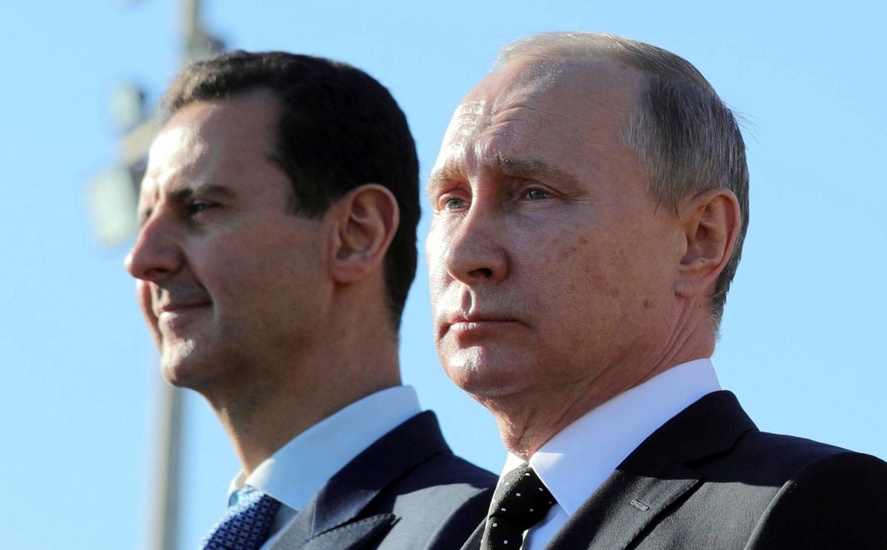 Russian President Vladimir Putin (R) and Assad