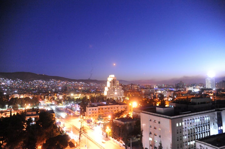 <strong>A missile is seen crossing over Damascus</strong>