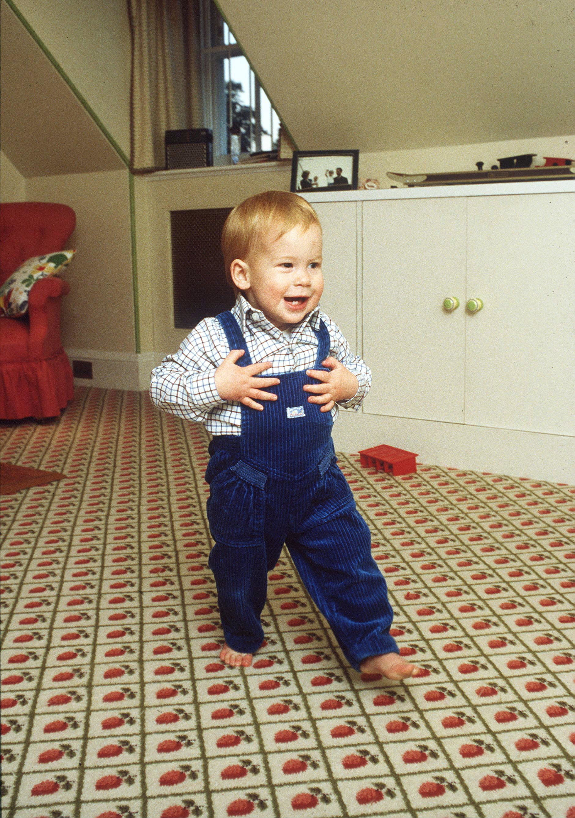 28 Too-Cute Photos Of British Royal Babies Through The Years | HuffPost ...