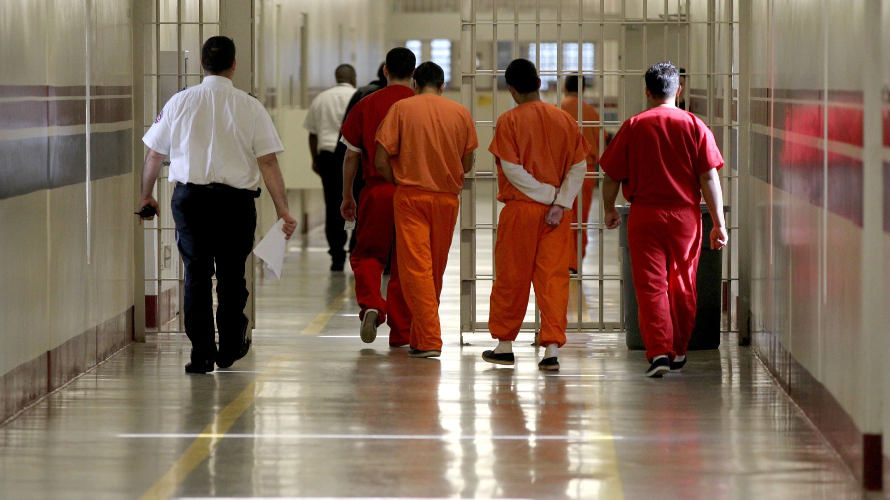 Immigrants Lawsuit Accuses Private Prison Contractor Of Forced Labor 0889