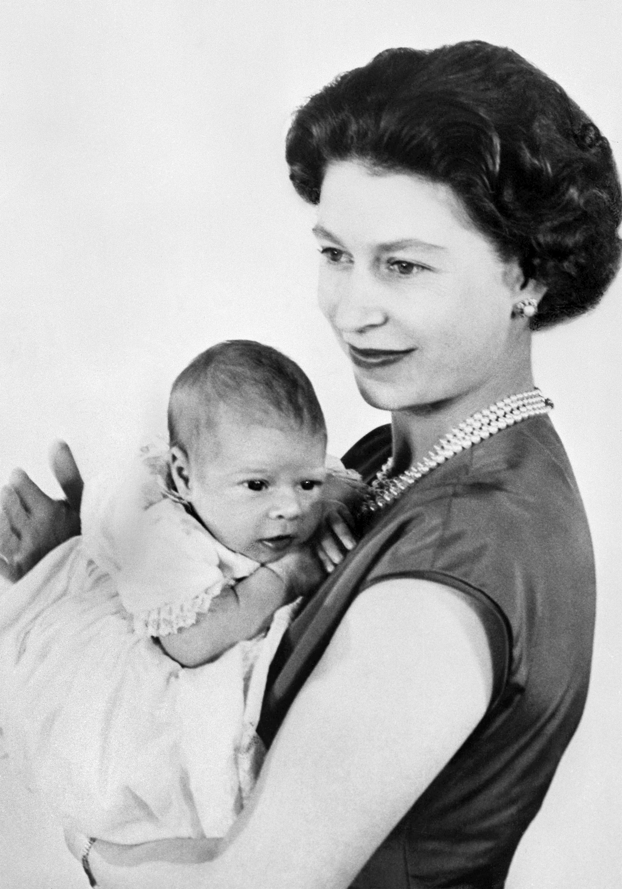 28 Too-Cute Photos Of British Royal Babies Through The Years | HuffPost