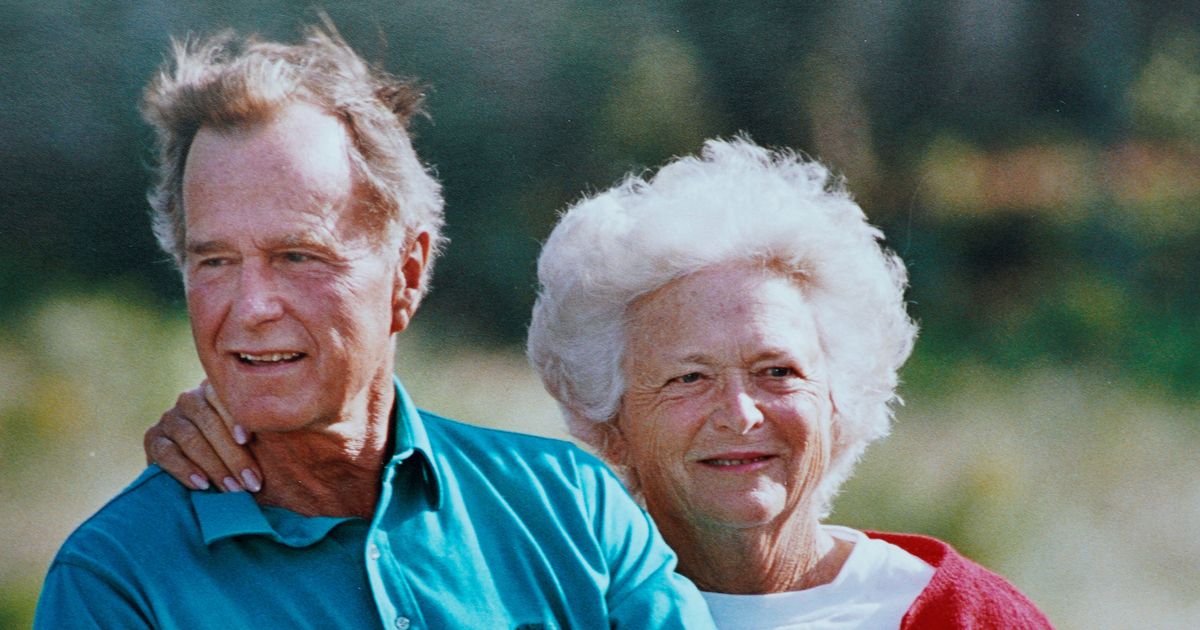 Жена джорджа буша старшего. Барбара Буше. Джордж и Барбара Буш. Барбара Джордж Буш старший. Барбара и Джордж Буш в молодости.