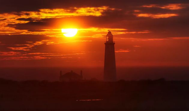 Sunrise at St Mary's lighthouse in Whitley Bay, Northumberland 